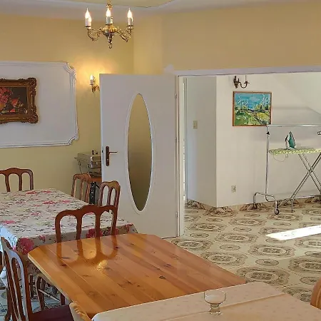 Comfortable With A Private Garden, 200 Sqm, 5 Bedrooms, Dar Owo *